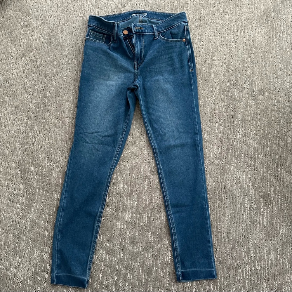 Old Navy 24/7 Super Skinny Rockstar Jeans. Size 8.